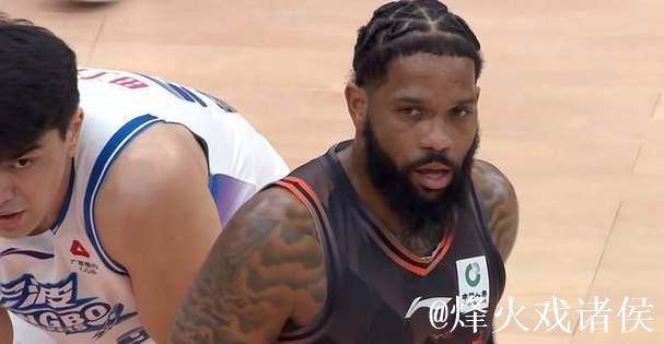 拼下卡位战，山东男篮8连胜 邱彪换于德豪展高情商 3外援合砍72分